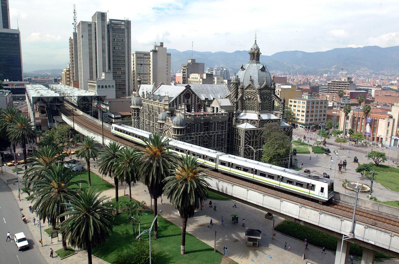 San Peter Suites Medellín Exterior foto